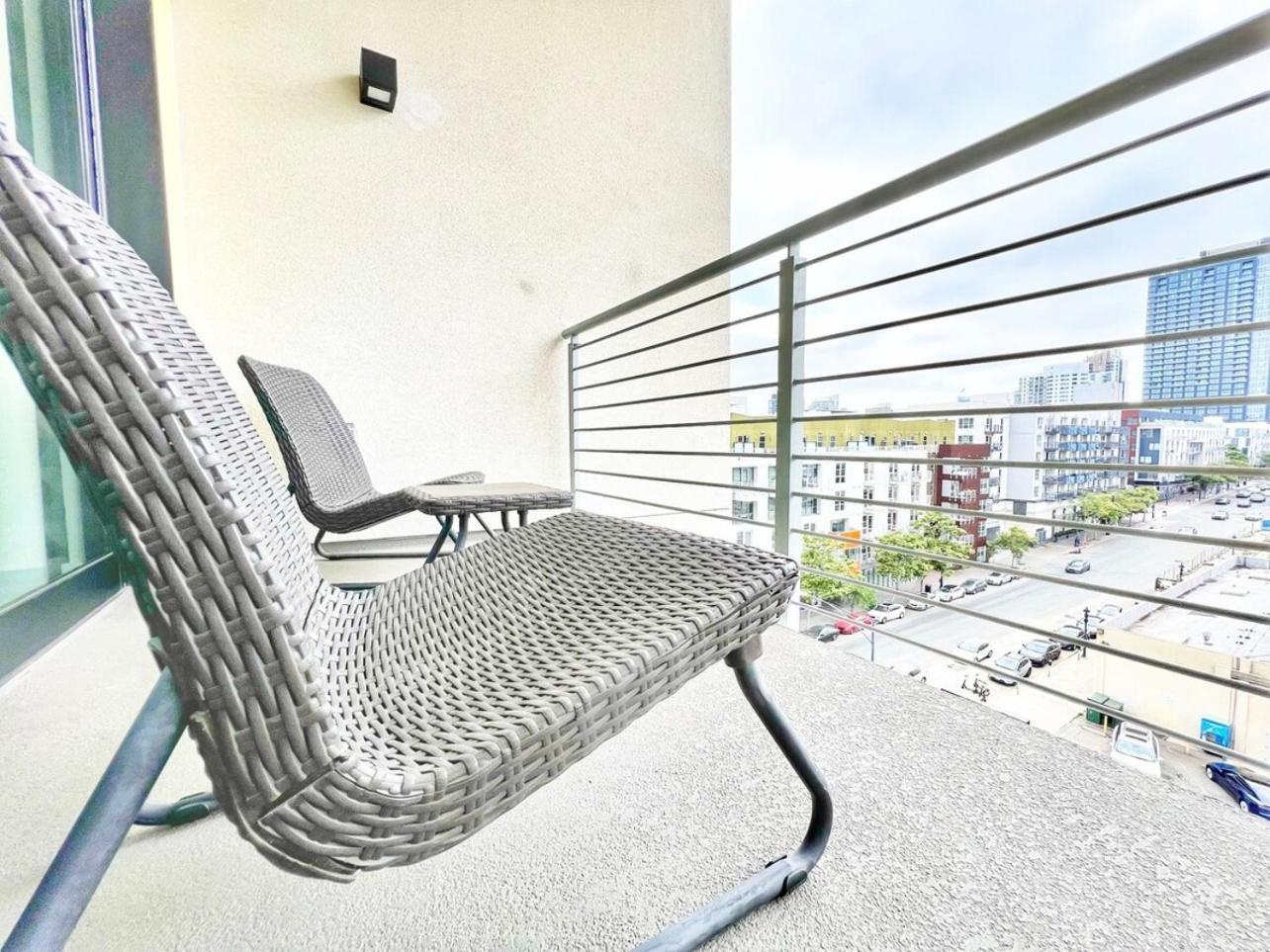 The Leo - One Bedroom W Private Balcony