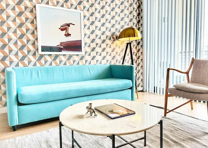 The Leo - One Bedroom Apartment W Private Balcony
