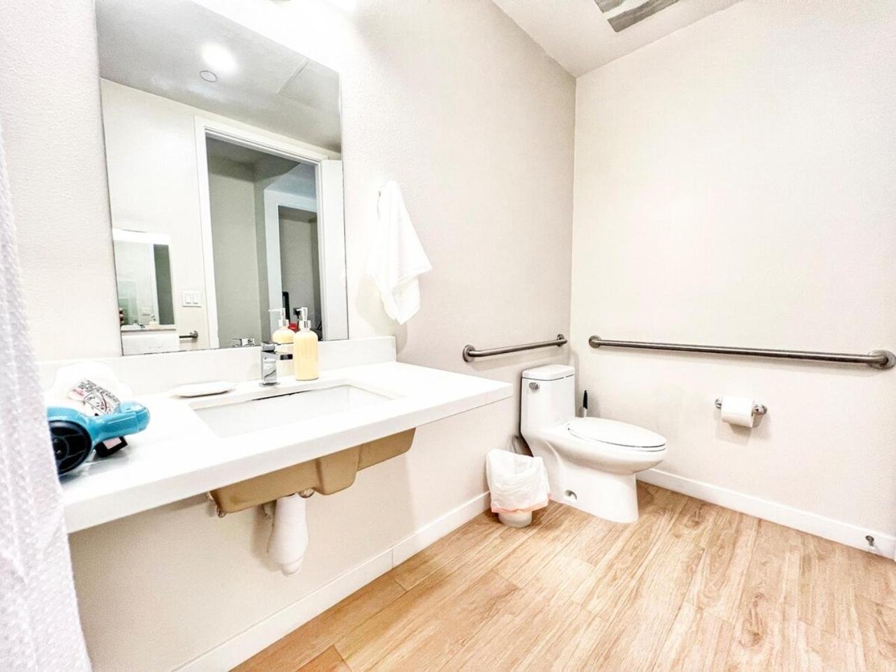 Appartement The Leo - One Bedroom W Private Balcony *