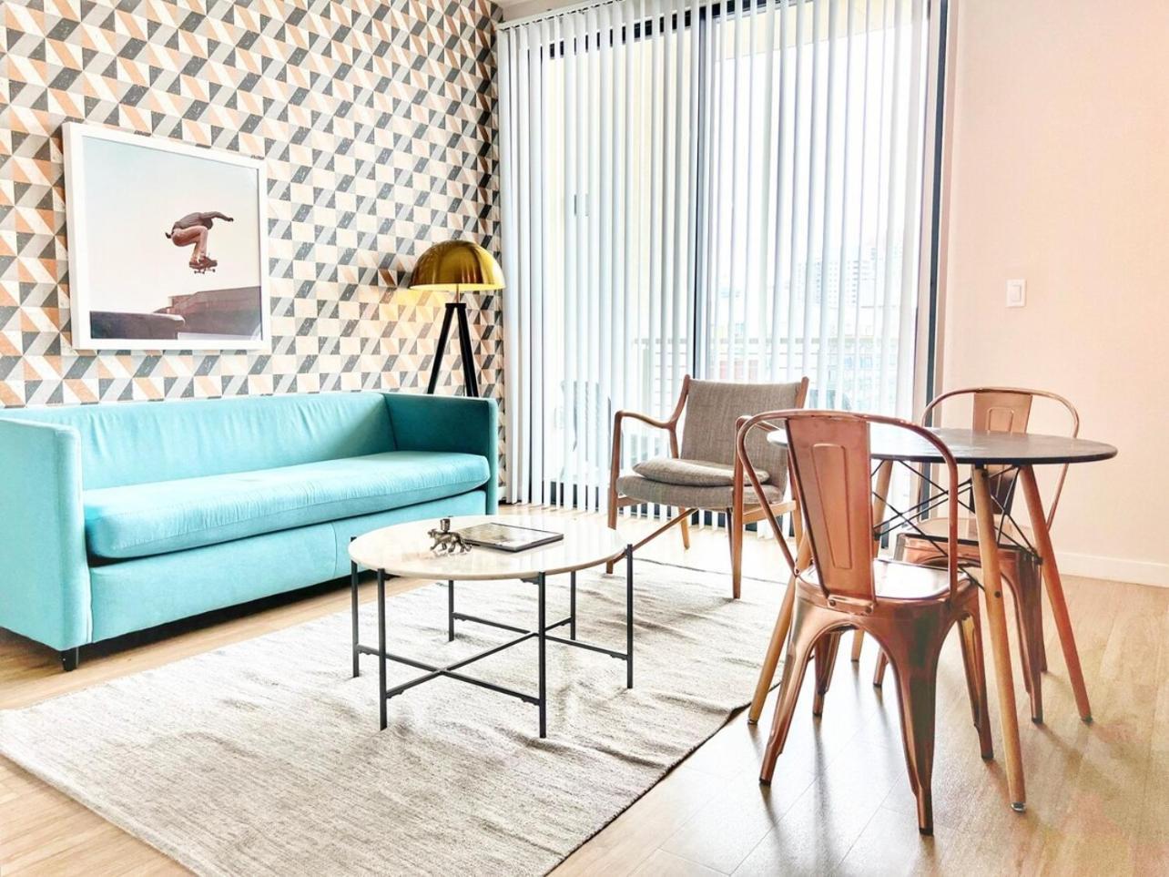 The Leo - One Bedroom W Private Balcony Appartement *