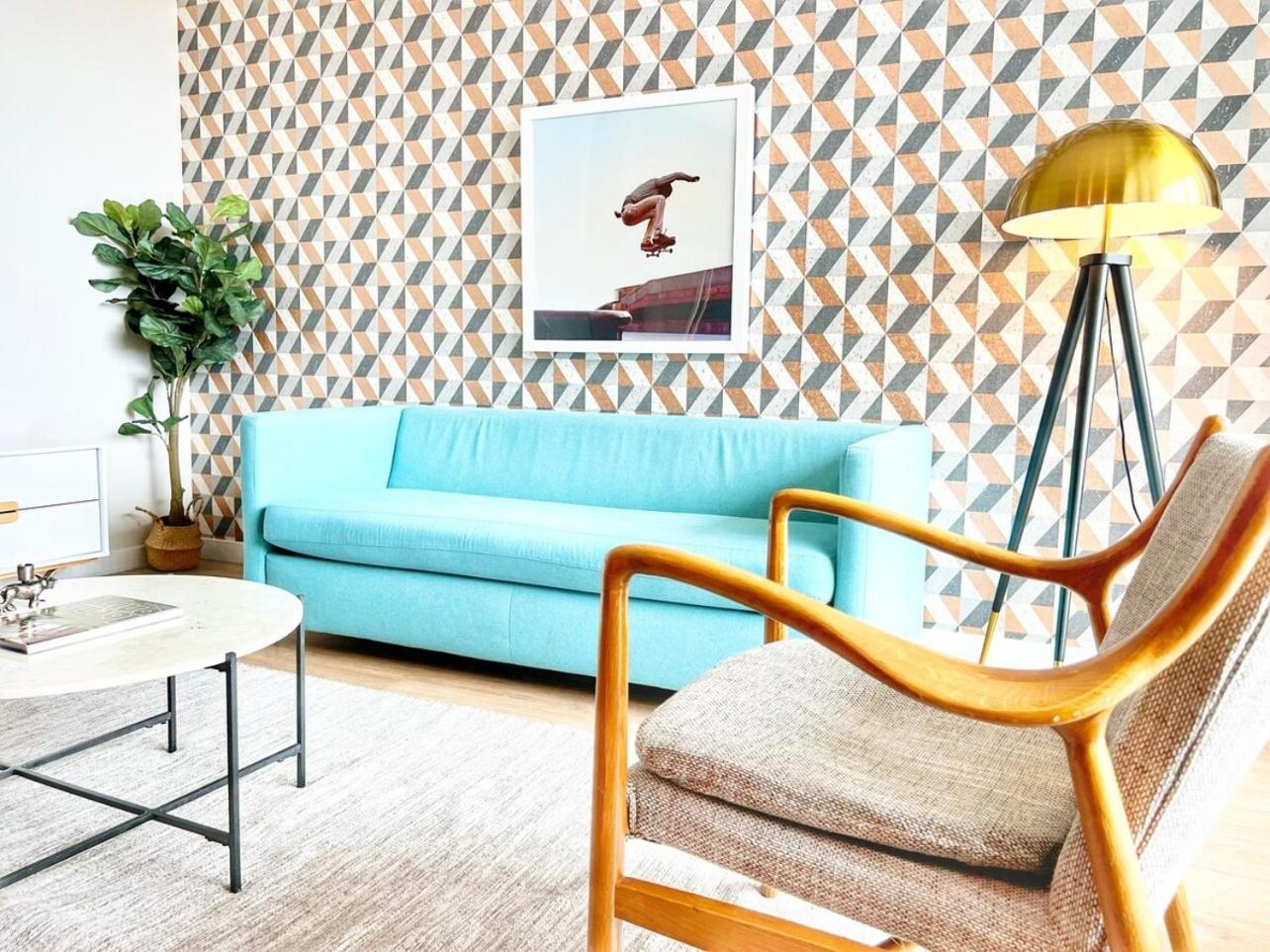 The Leo - One Bedroom W Private Balcony *