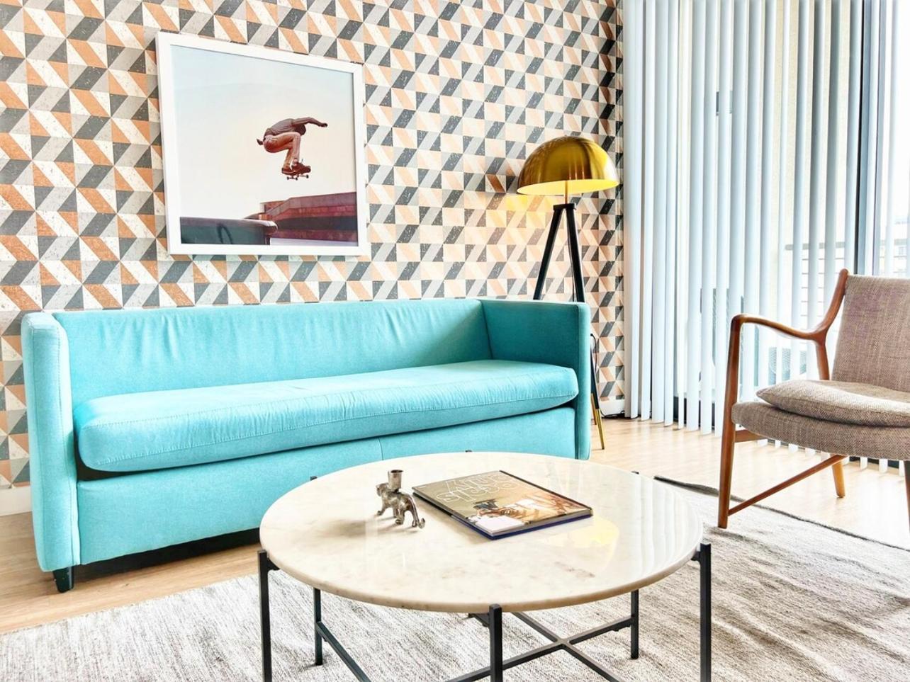 The Leo - One Bedroom W Private Balcony Appartement